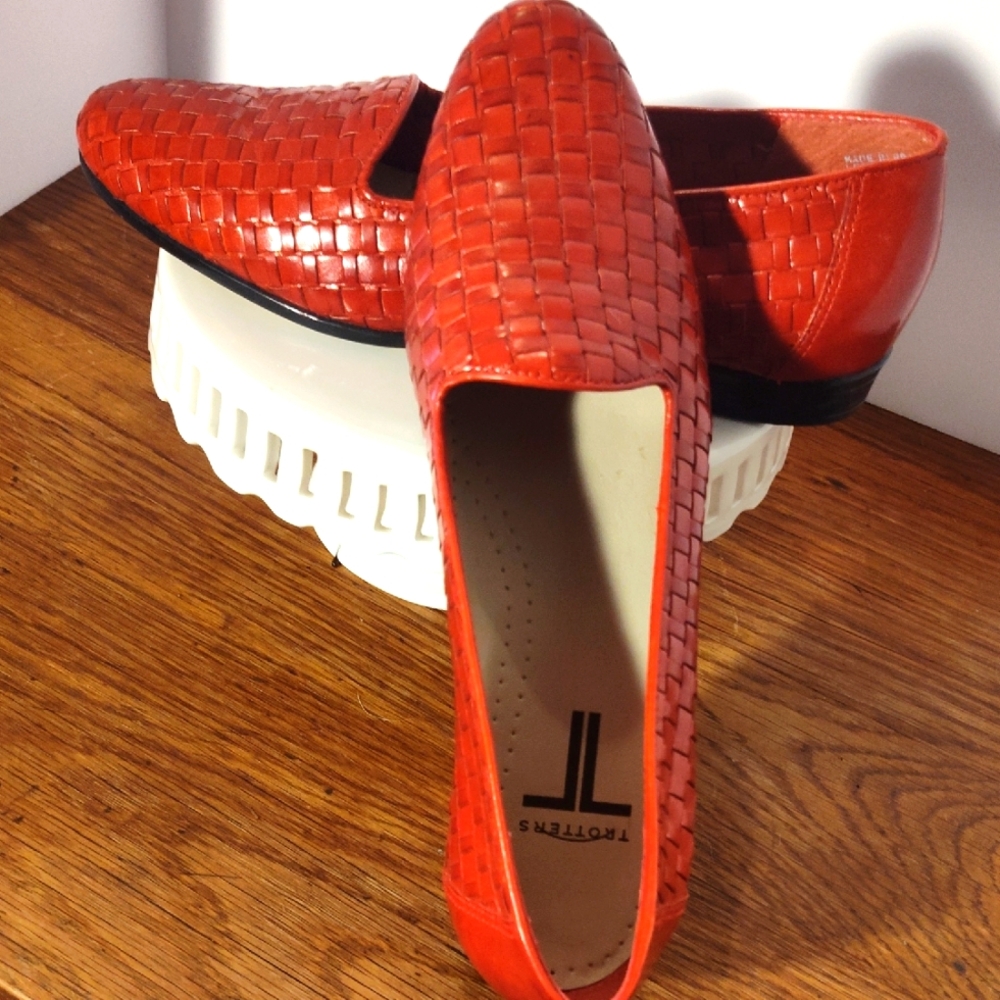 Vintage Red Genuine Leather Woven Trotters Size 8 Narrow Feels Like A 7 1/2